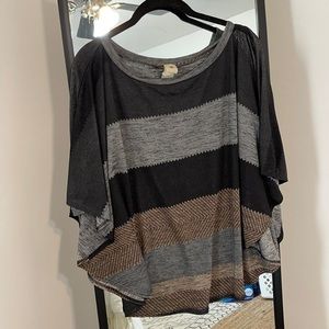 STRIPED FLOWY BLOUSE!